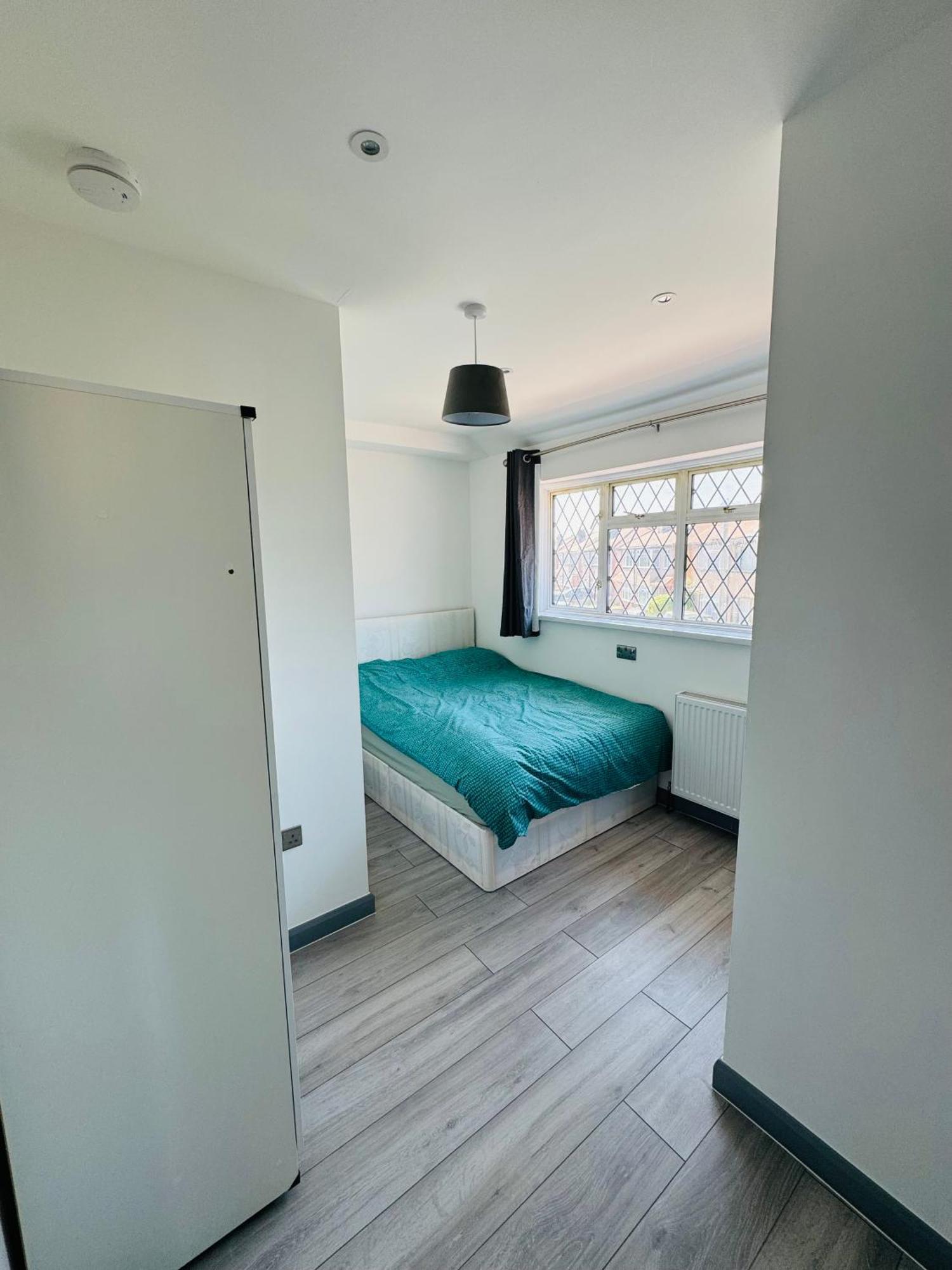 Guest house Your Cowley (Greater London)